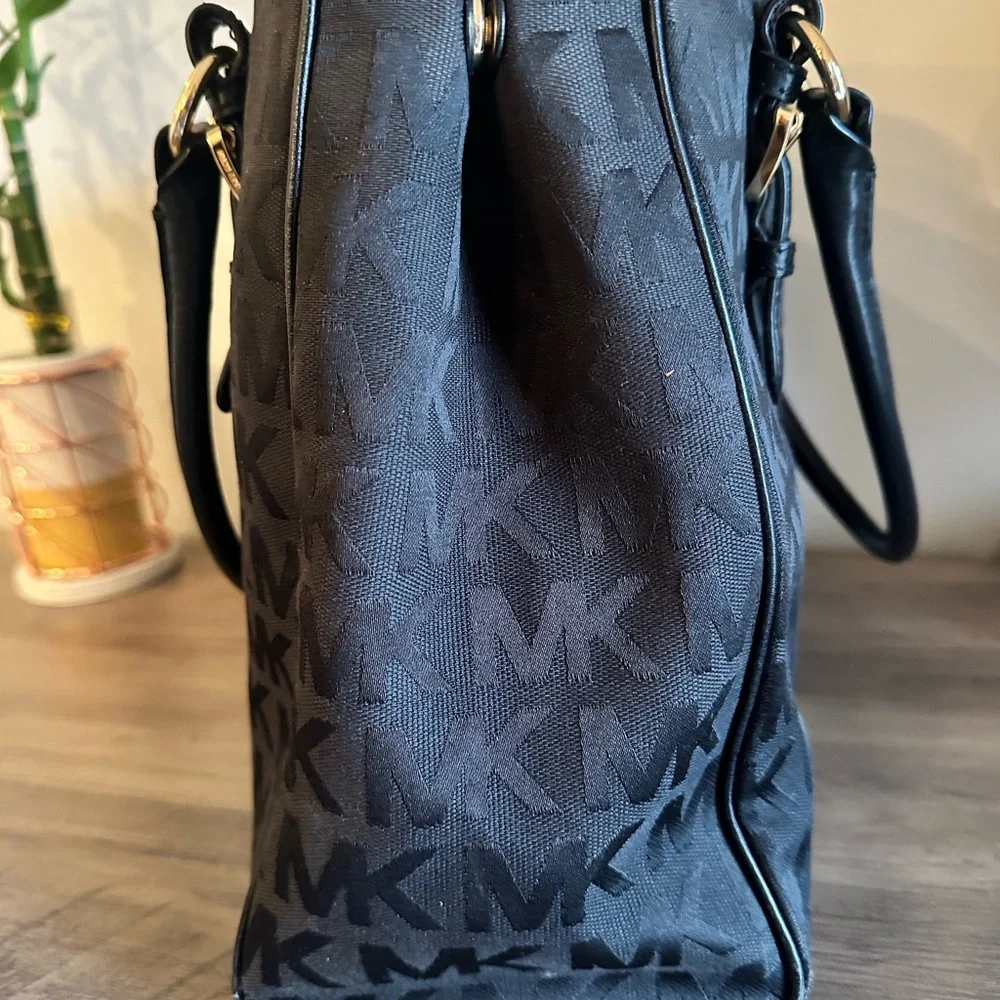 ✨Michael Kors Black Monogram Tote✨